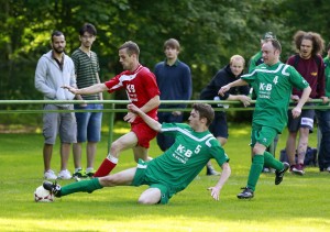 Manebach (rot) vs. SG Griesheim/Großliebringen (grün).  Foto: TA / Andreas Heckel 